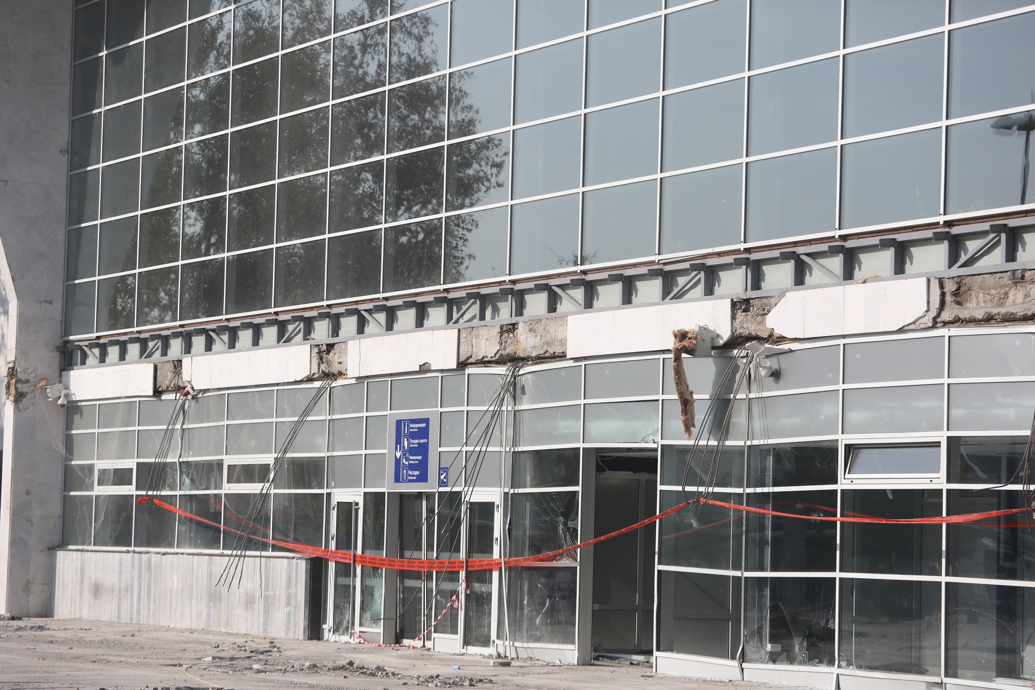 Određen kućni pritvor Goranu Vesiću i drugim optuženima u slučaju "Nadstrešnica"