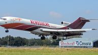 Boeing 727 kargo, prešao prag piste prilikom poletanja i udario u antenu lokalajzera pre nego što je poleteo