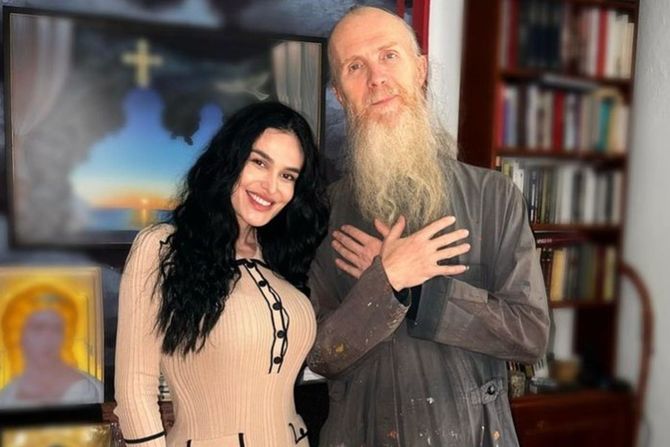 indi Aradinović indi Aradinović