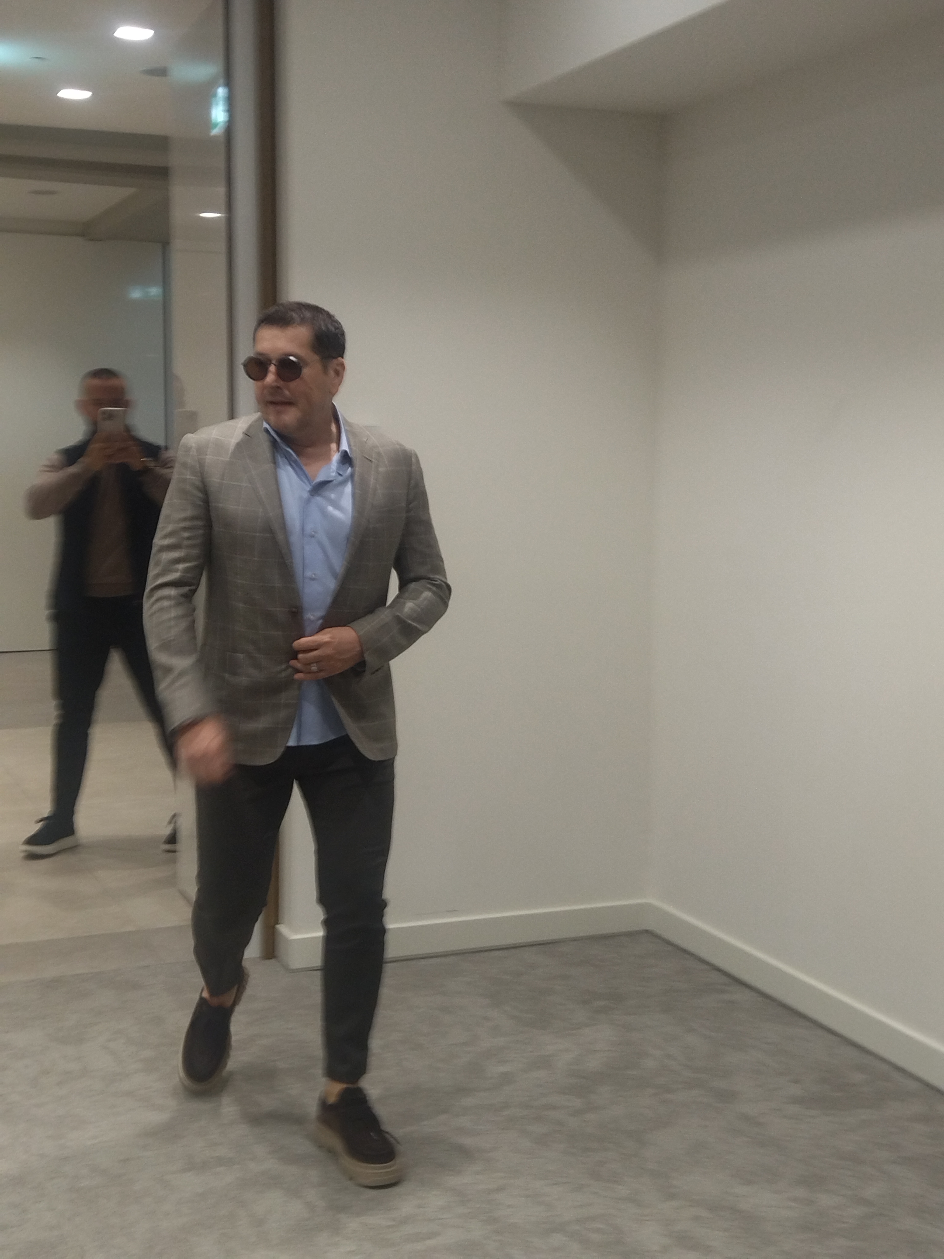 Pevač izbacio OVU namirnicu, pa se istopio: Otkrio kako je smršao 30 kg, u 6. deceniji grmi kako izgleda