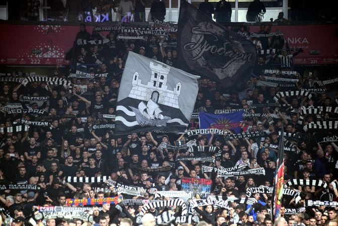 Grobari, navijači, KK Partizan, KK Barselona