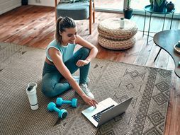 fitnes, vežbanje, devojka, strunjača