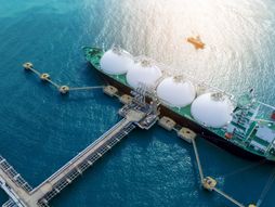 Tanker sa tečnim prirodnim gasom