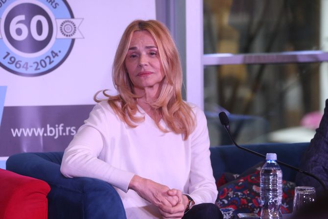 Konferencija povodom premijere monobajke "Prezime ruže" Olivere Balašević u Domu omladine Beograda Konferencija povodom premijere monobajke "Prezime ruže" Olivere Balašević u Domu omladine Beograda