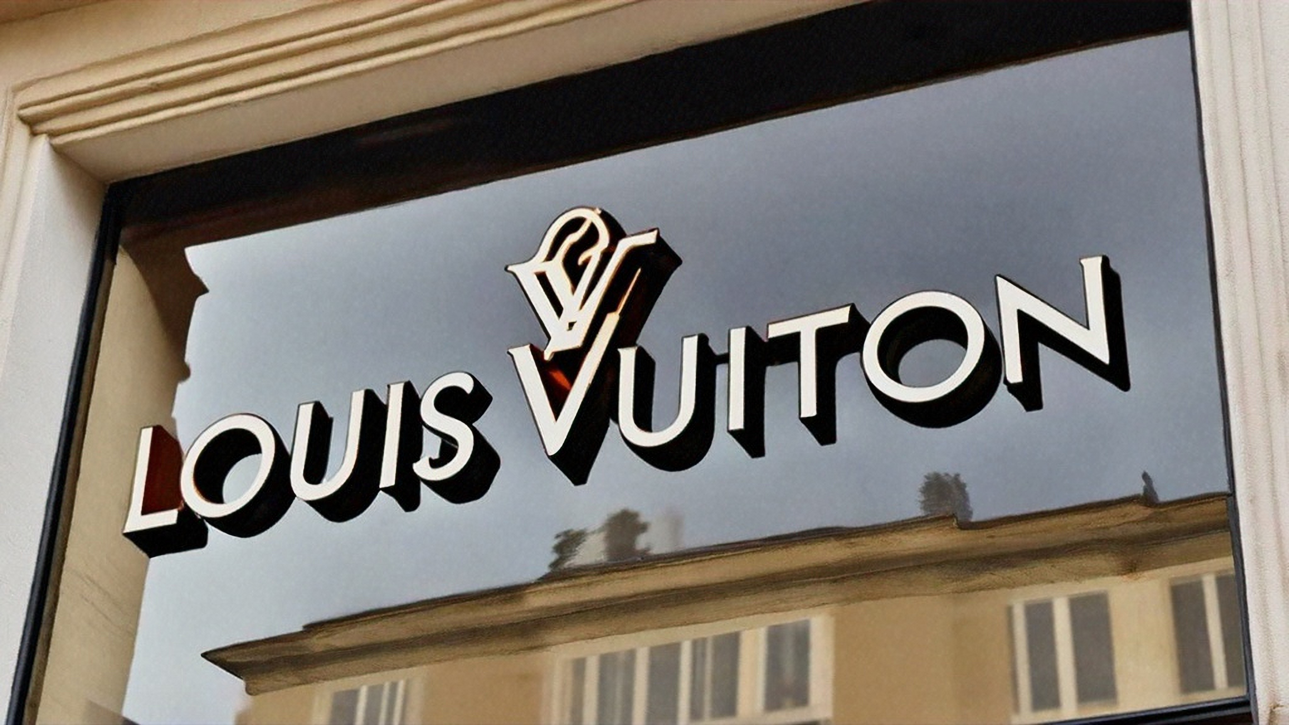 Luj Viton oštetio preko 400.000 svojih kupaca: Ovo je ogroman SKANDAL!