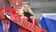 Grmi "Kosovo je Srbija": Naši navijači dominiraju u Cirihu, posebno se izdvaja lepotica sa šajkačom!