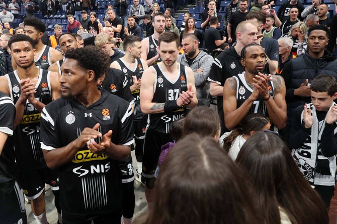Mateuš Ponitka, Džejlin Smit, KK Partizan, navijači Mateuš Ponitka, Džejlin Smit, KK Partizan, navijači
