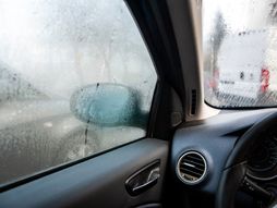 Auto, zamagljena stakla