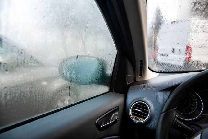 Auto, zamagljena stakla