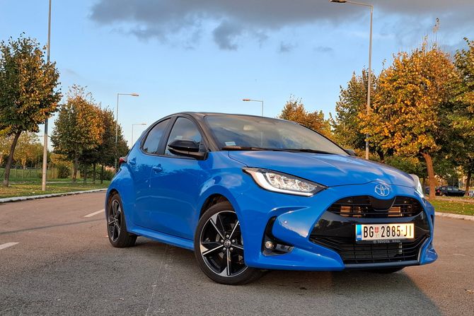 Automobil Tojota Jaris Toyota Yaris 2024 vozili smo test