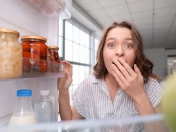 frižider, otvorena vrata frižidera, hrana, povrće