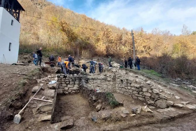 Arheološki radovi u porti manastira Pustinja