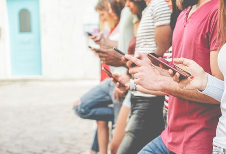 Mobilni telefoni, društvene mreže Mobilni telefoni, društvene mreže