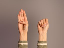 Međunarodni signal da se žena nalazi u opasnosti