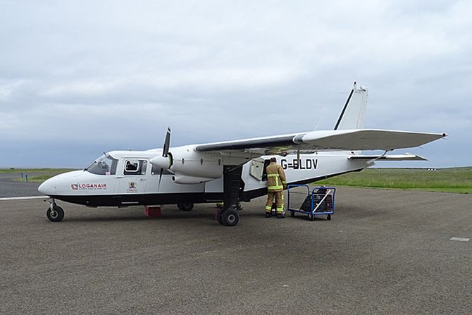 Loganair Islander avion