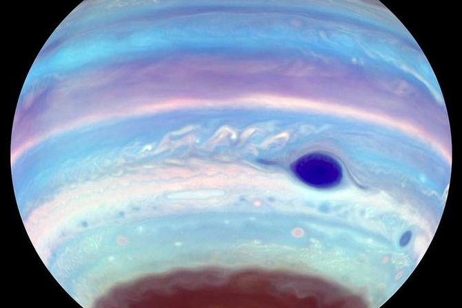 Jupiter, UV oval