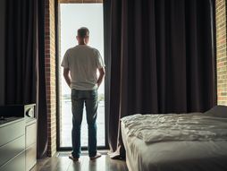 Zamišljen muškarac