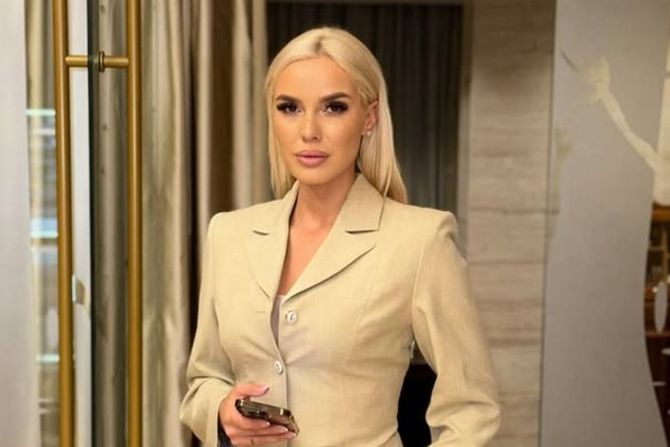 Ana Grozdanović Ana Grozdanović