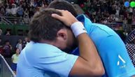 Istorija i suze: Novak tražio ovacije za Del Potra, pa zaplakao uz Argentinca nakon poslednjeg poena