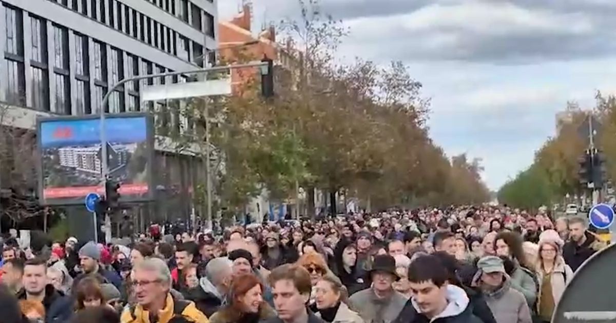 Protest studenata u blokadi ispred zgrade BIA u Novom Sadu