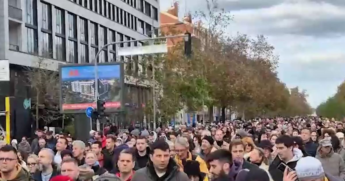 Održan protest studenata ispred Skupštine Novog Sada, tražili da uđu u zgradu