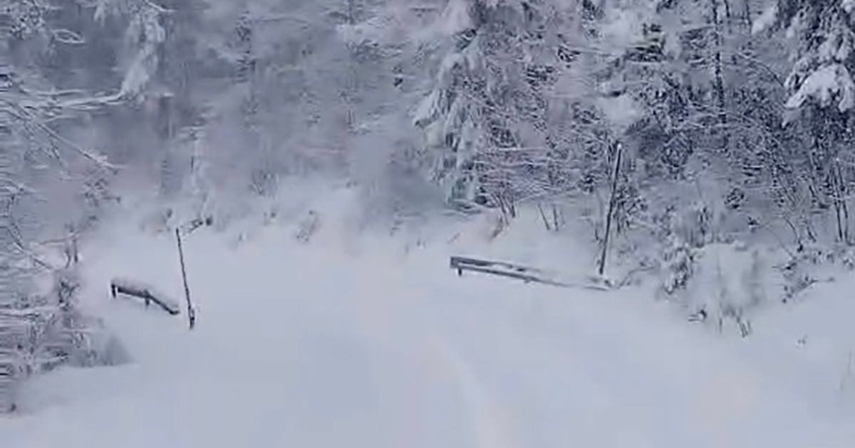 Šok snimak kod Paraćina: Totalni zastoj, koloni se ne vidi kraj! "Ne možemo dalje od snega"