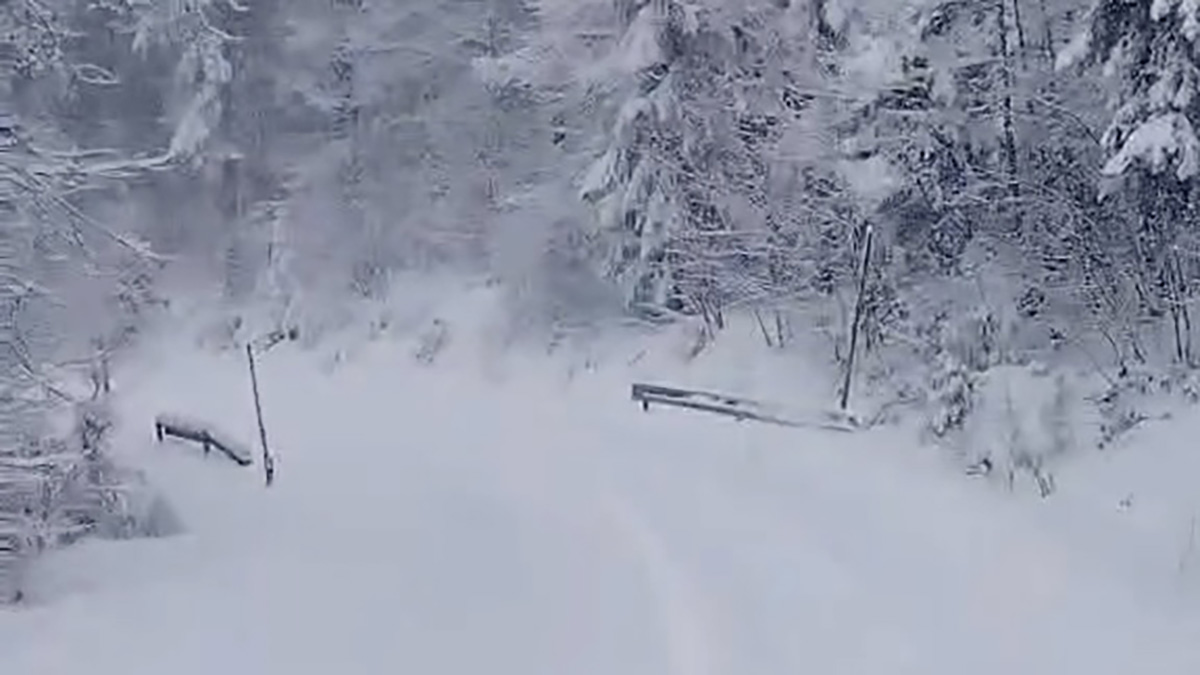 Sneg zatrpao Kozaru, palo čak 2 metra: Vojska se probija do ove lokacije