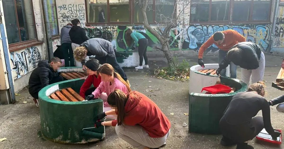 Učenici 4. razreda pančevačke srednje škole divan primer brige za zajednicu: Uređivanje kreće od svog dvorišta