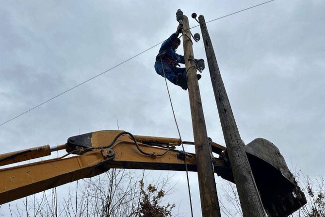 Radnici Elektrodistrubicije na terenu