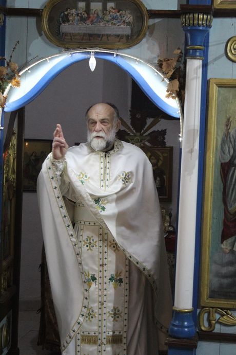 Sveštenik Grozdan Gajić, selo Oglađenovac Sveštenik Grozdan Gajić, selo Oglađenovac