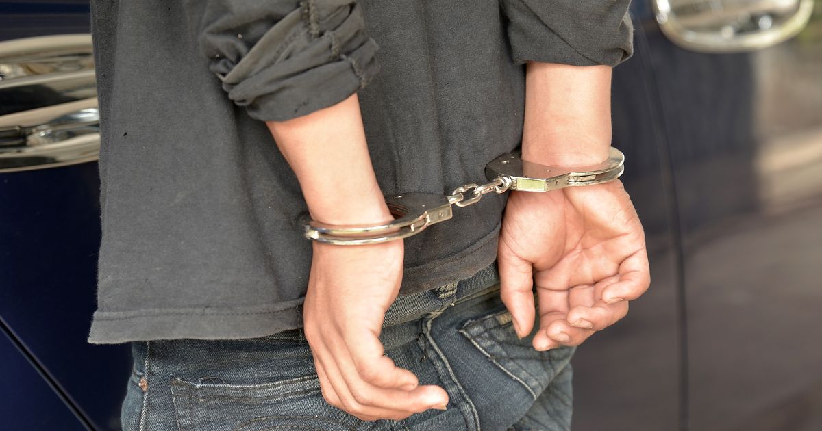 Тинeјџер (17) из Београда ухапшен због покушаја убиства у Херцег Новом!