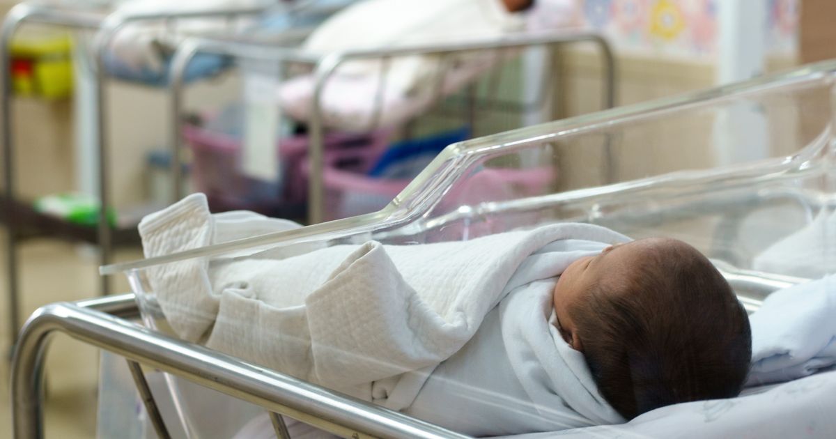 In this European country, every THIRD CHILD was born by C-section: The key role of midwives and obstetricians