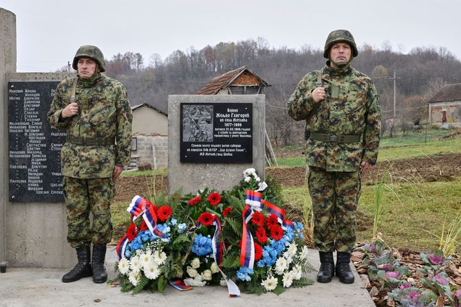 Otkrivena spomen-ploča vojniku Željku Gligoriću