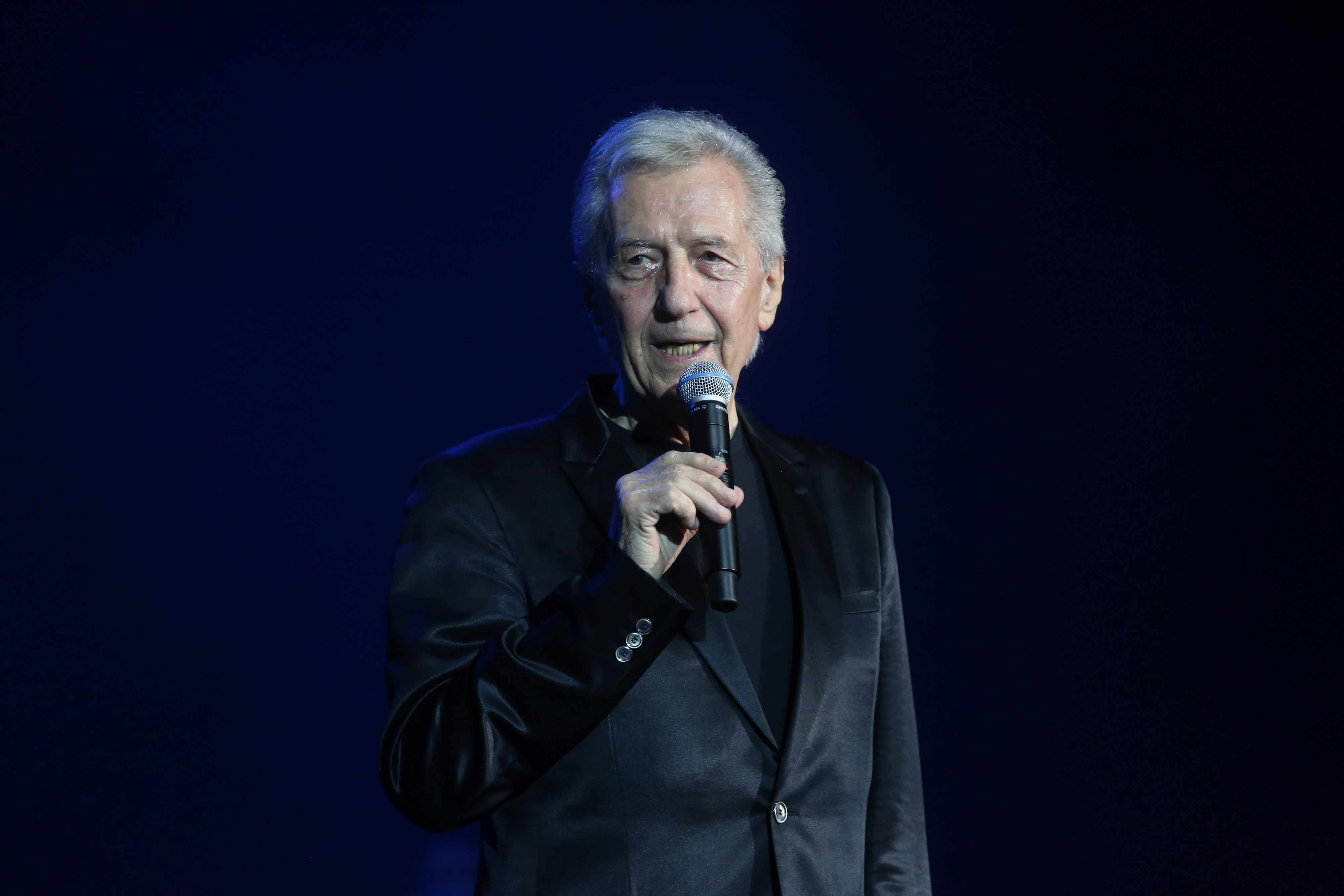 Miroslav Ilić snimljen kako ulazi u Urgentni centar