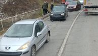 Lančani sudar u Prijepolju, povređen pešak! Vozila slupana, sva jedna iza drugog, a gužve ogromne