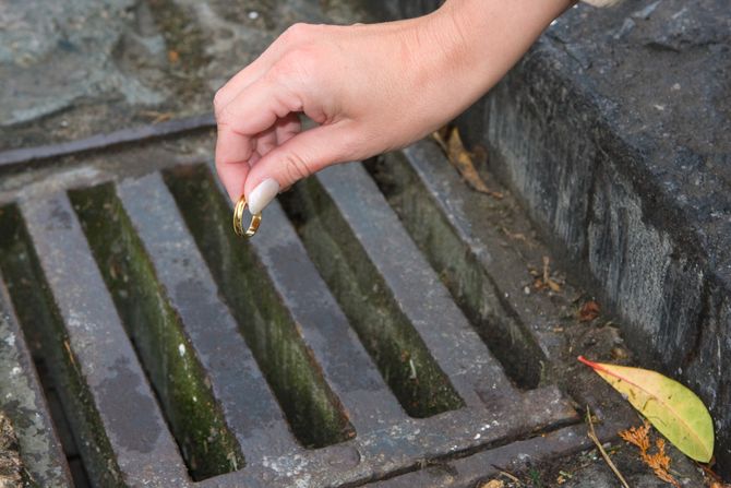 Prsten u kanalizaciji Prsten u kanalizaciji