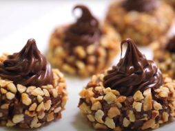 lešnik gnezdo kolac