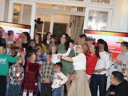 Paketići revija Italija ambasada