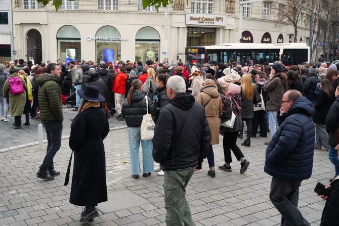 N SAD TRAGEDIJA PROTESTI