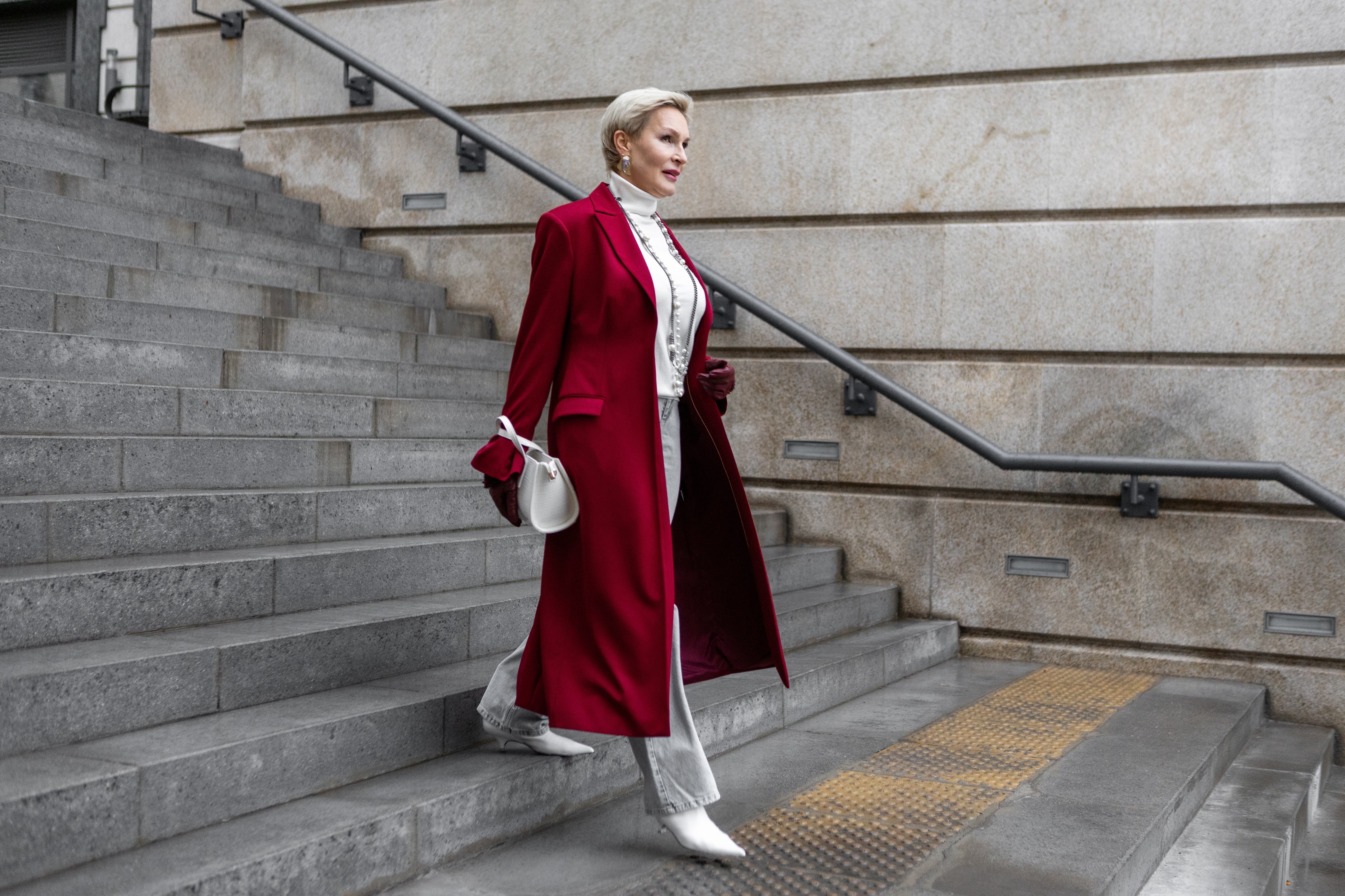 Kako da se posle četrdesete oblačite bez greške: Vodič koji će vam promeniti ormar