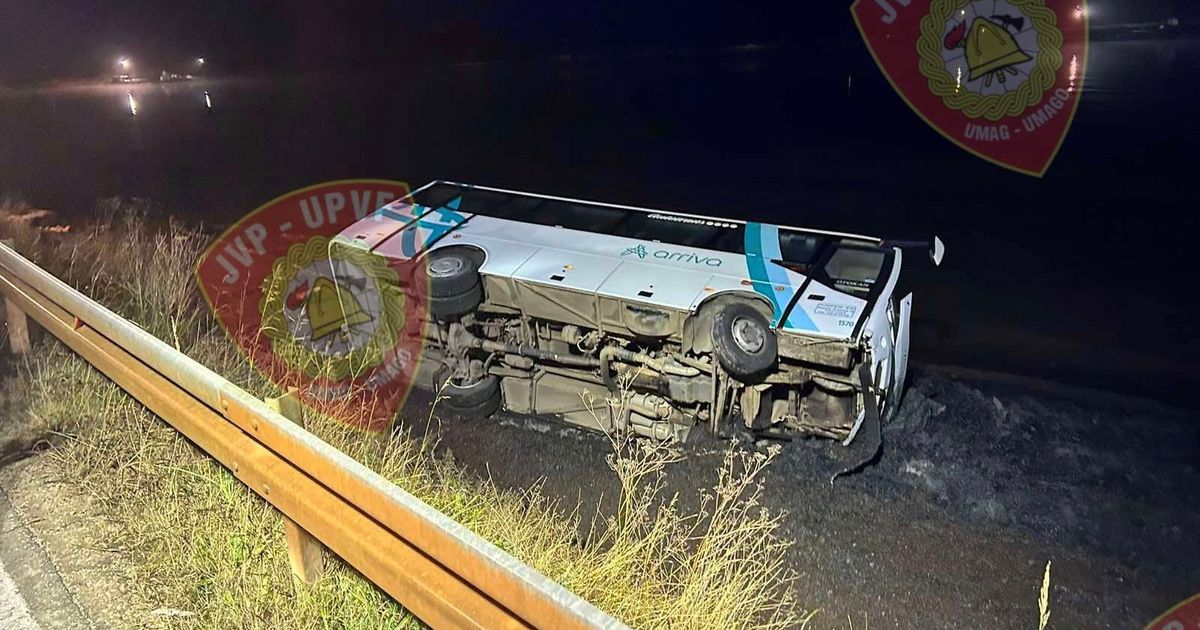 Pijani vozač udario u autobus i "sjurio" ga u Jadransko more: Pogledajte fotografije nakon teške nesreće