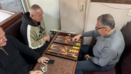 Tavla, Novi Pazar, Igra sa tradicijom