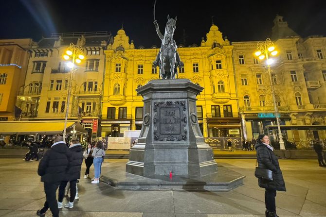 Zagreb, trg Bana Jelačića, Osnovna škola Prečko