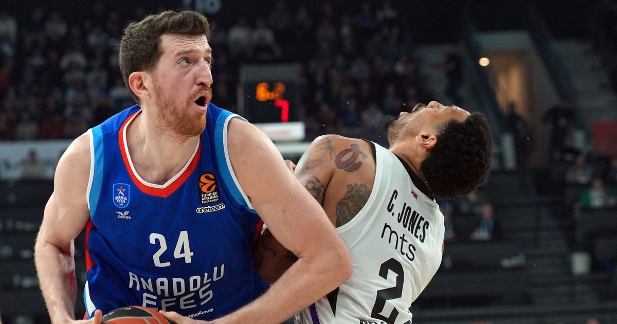 Efes uništio Partizan i Zvezdu, pa se raspao na prvom sledećem gostovanju i izgubio sa velikih -19 u Evroligi