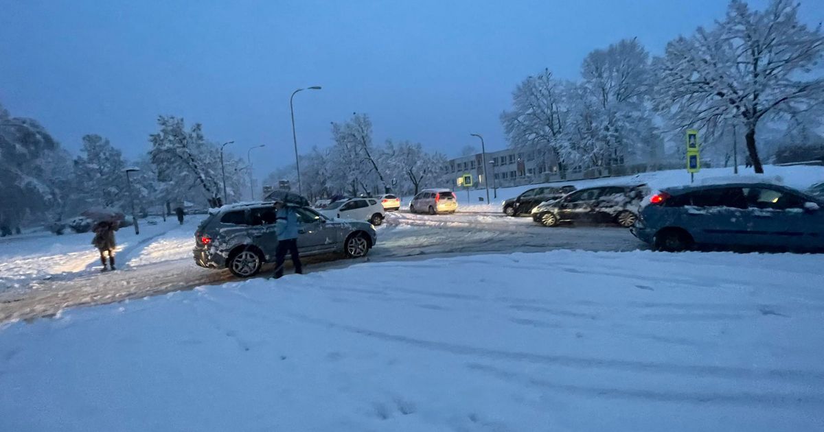 Stanje u pojedinim delovima RS i dalje teško - zavejani, bez struje, vode i signala