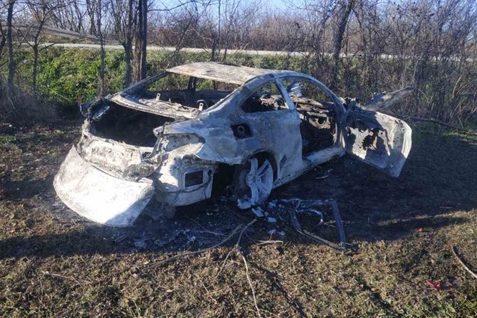 Topola, BMW sleteo s puta i zapalio se