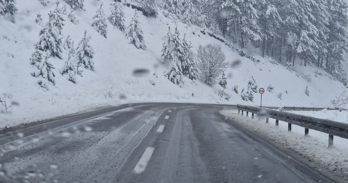 Sneg u Srbiji ne prestaje da veje: U selu Kušići palo više od 20 centimetara belog pokrivača