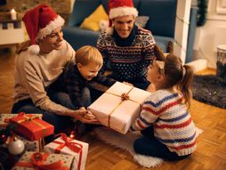 Pokloni, nova godina, deca