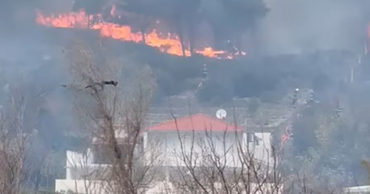 Buknuo požar nadomak tajne baze JNA, jak vetar rasplamsao vatrenu stihiju, svi se plaše mina: Drama u Splitu