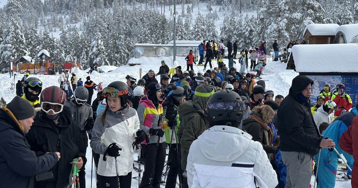 Ovako izgleda otvaranje ski sezone na poznatoj srpskoj planini: Gužva je ogromna, sneg premašio pola metra